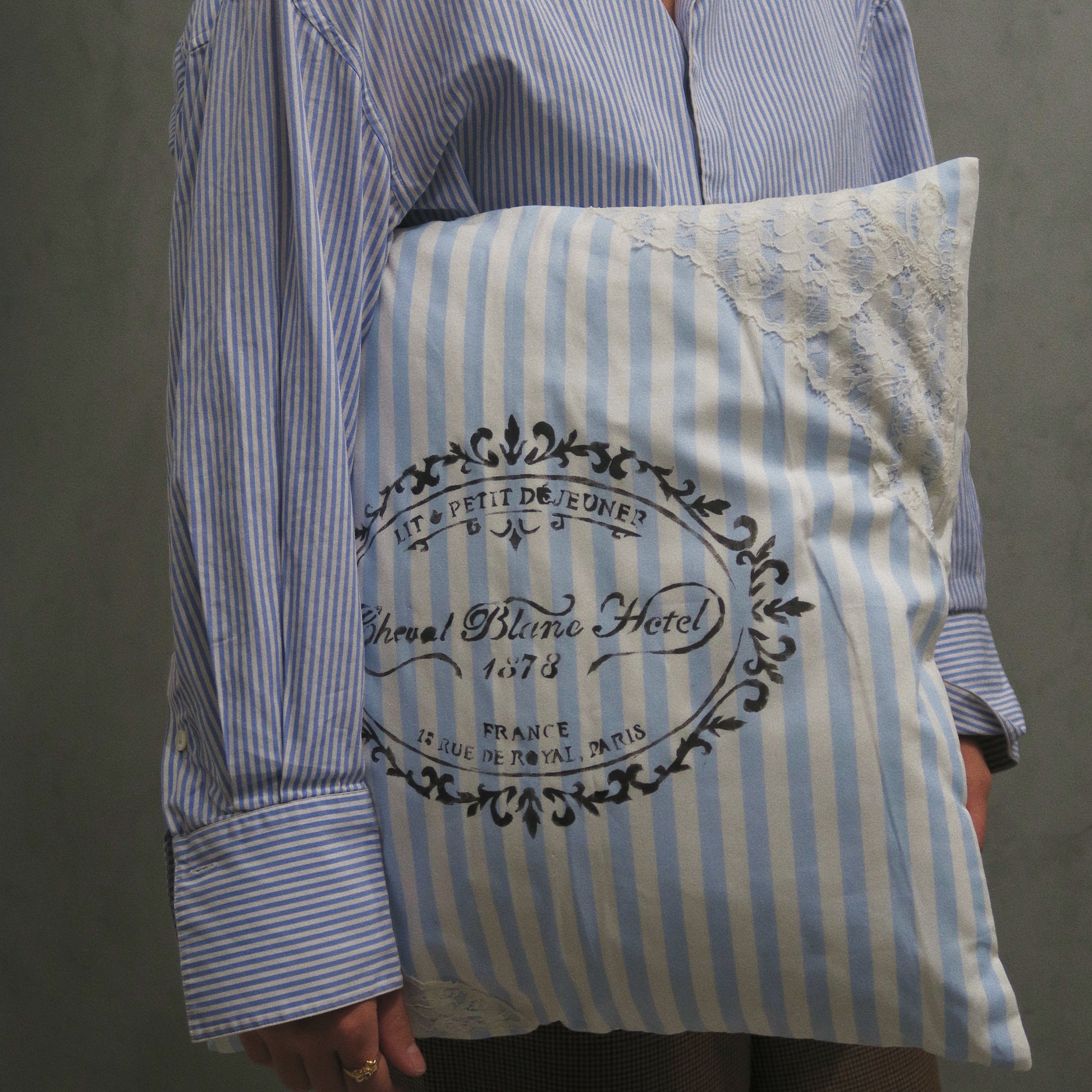 Bleu Hôtel pillow
